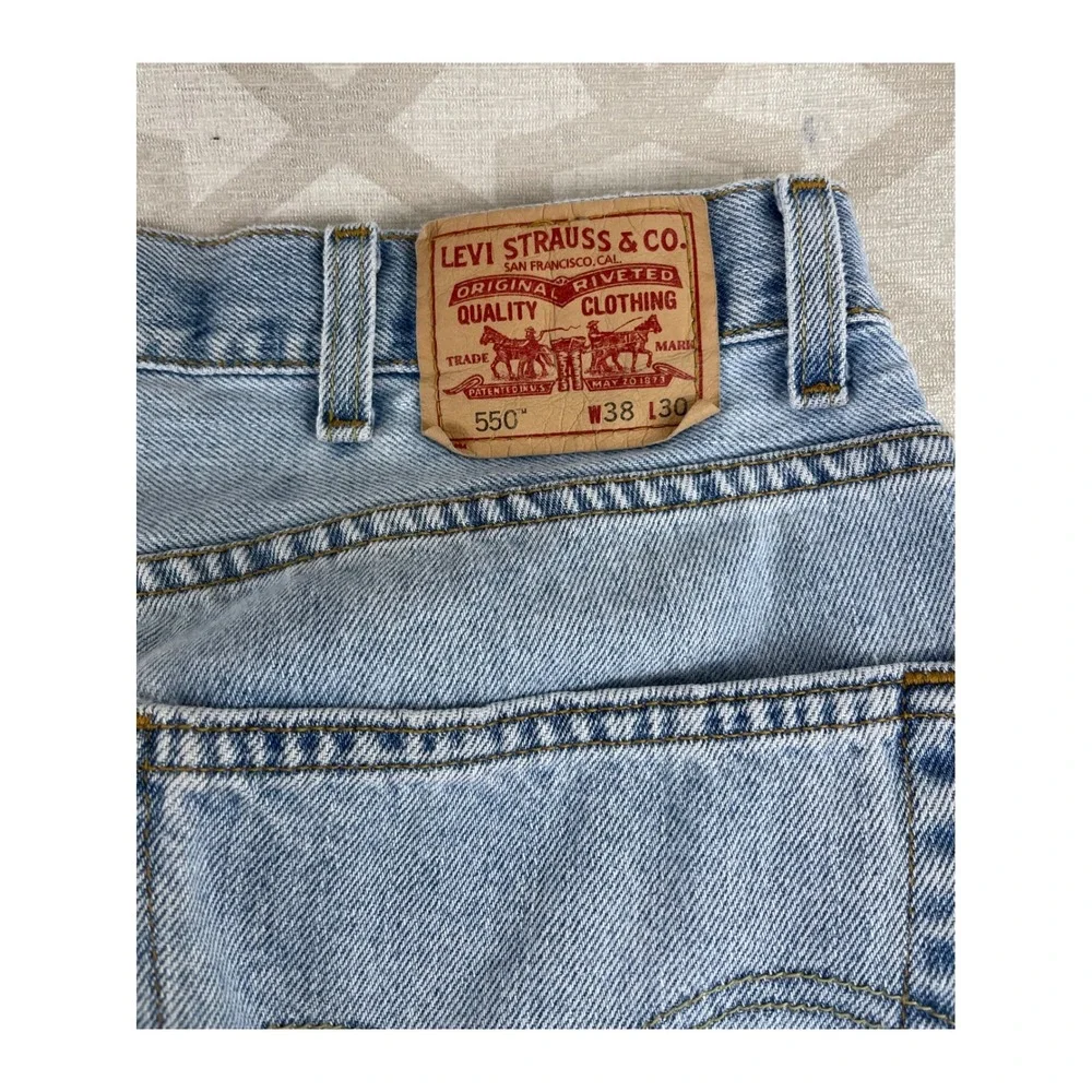 Levi's 550 Relaxed Fit Mens 38x30 Light Wash Blue Jeans Cotton Denim Tapered Leg